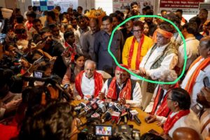 सपा प्रमुख अखिलेश यादव व कतिल शेखर अब्दुल वहीद